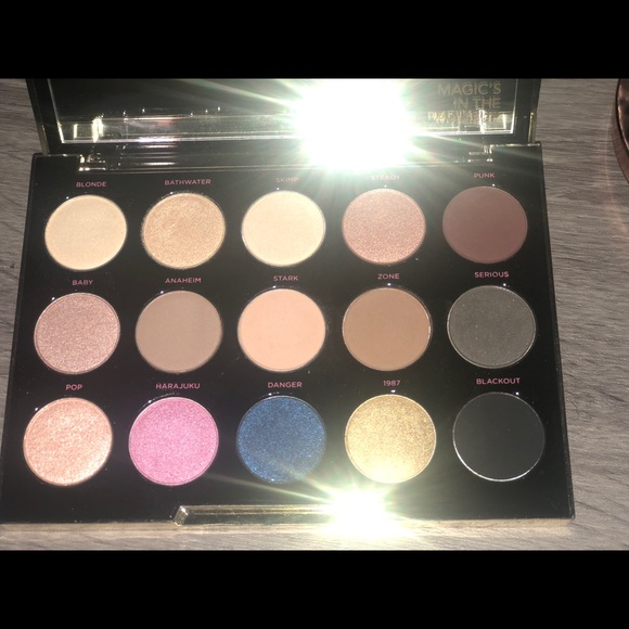 Eyeshadow palette - Picture 3 of 4